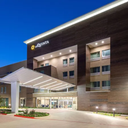 La Quinta Inn & Suites by Wyndham Round Rock Near Kalahari
