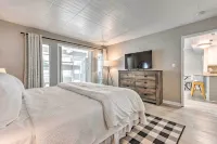Sunny Destin Condo w/ Pool & Beach Access! - Condos