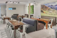 Urbanview Hotel MM Indramayu by RedDoorz Hotel dekat Pantai Tiris Indramayu