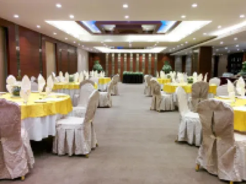 โรงแรมบายค์ ซูราจ พลาซา เวจ โรงแรม, ธานี โรงแรมในธาเน