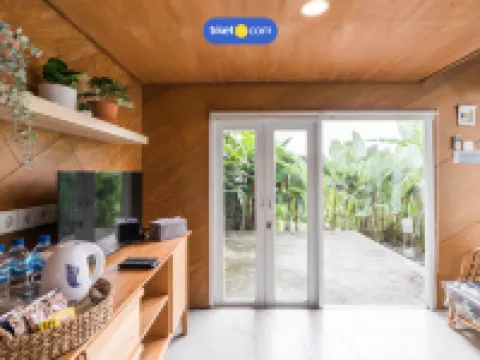 Mana Cottage Hotels in Cimenyan