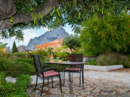 Villa Panorama Отели рядом с достопримечательностью «Red Walls»