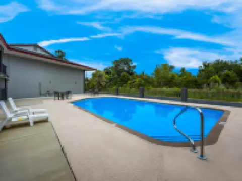 Red Roof Inn & Suites Thomasville Hotels in Thomasville