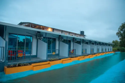 Canal Touch Resort Hotel a Arvand