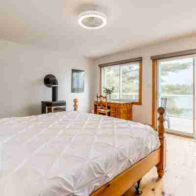 Muskoka Lakeshore Cottage Bliss Rooms