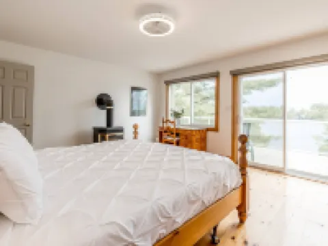 Muskoka Lakeshore Cottage Bliss Hotels in Gravenhurst