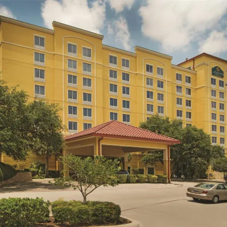 La Quinta Inn & Suites by Wyndham San Antonio Medical Ctr NW