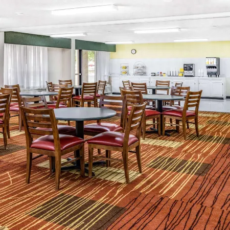 Days Inn & Suites by Wyndham Williamsburg Colonial