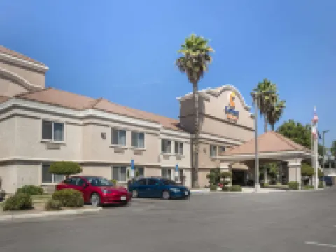 Comfort Suites Hotels in Tulare
