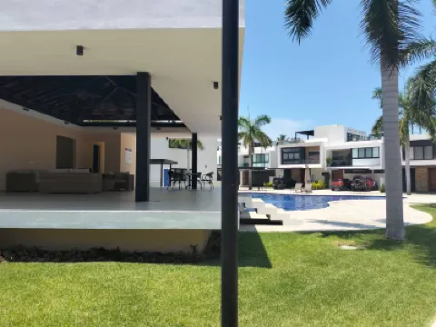 Elegant Big House Nvo Vta Hotels in 