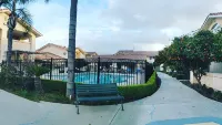 Garden Inn and Suites Fresno - piscina