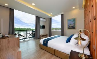 Amphawa Riverfront Hotel