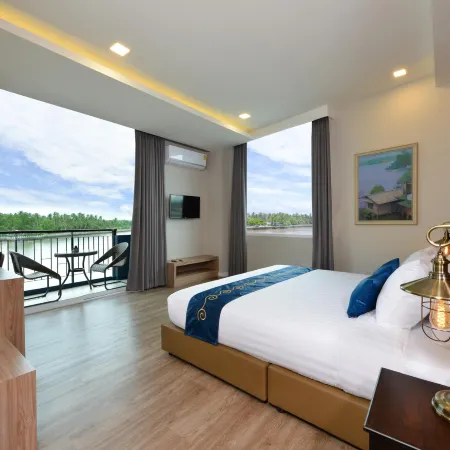 Amphawa Riverfront Hotel