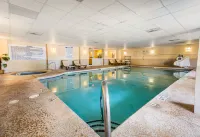 Comfort Suites Forsyth near I-75 - piscina