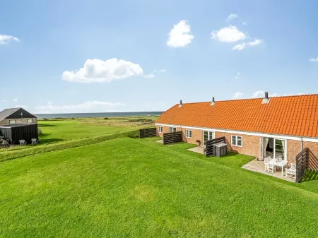 "Smeralda" - 200m from the Sea Отели в г. Лемвиг