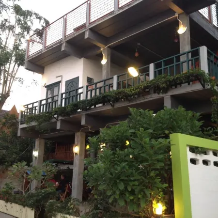 Tonkong Guesthouse & Restaurant Отели рядом с достопримечательностью «Чангхан»