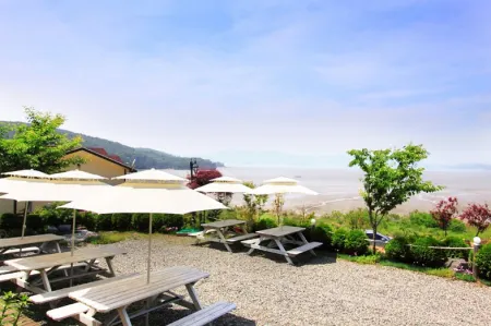 Seosan Sayblue Pension Отели рядом с достопримечательностью «옥천암»