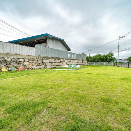 Paju Stay Geogi Hotel (Formerly Geogi Motel) Отели рядом с достопримечательностью «Стадион Пхаджу»
