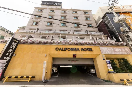 California Hotel Отели в г. Кури