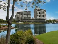 Signature Waterfront Apartments Hotels in Carrara