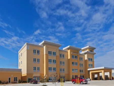 La Quinta Inn & Suites by Wyndham Durant Отели рядом с достопримечательностью «The Grand Theater - Choctaw Casino & Resort»