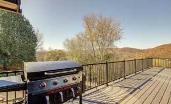 LaFollette Home Community Pool and Mountain Views!