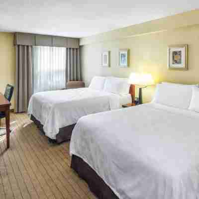 Holiday Inn Laval Montreal, an IHG Hotel Rooms