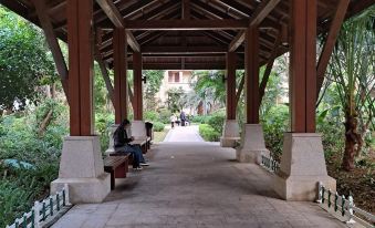 Light Luxury Homestay (Jinhai'an Avenue No. 2)