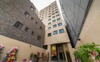 ซูวอน สเตชัน โฮเทล เทอร์รีส์ - โรงแรมราคาถูก