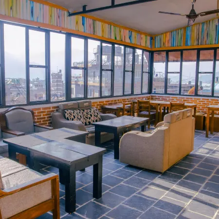 Roamers Inn - Hostel