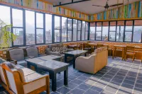 Roamers Inn - Hostel