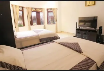 Omah Demak Ijo by Occupied Hotell i Banyuraden