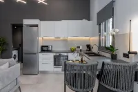 俯瞰阿爾戈斯托利灣的豪華海景套房