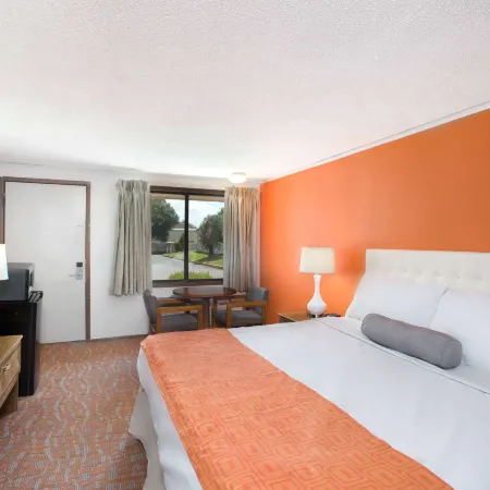 Howard Johnson by Wyndham Wilmington