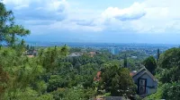 De Bukit Dago Villa by HouseinBandung