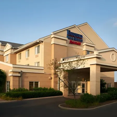 Fairfield Inn & Suites Indianapolis East Отели рядом с достопримечательностью «поле для гольфа Pleasant Run»