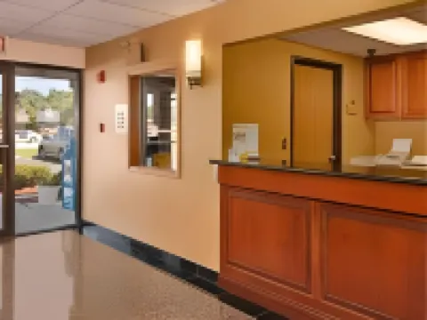 Super 8 by Wyndham Bridgeview/Chicago Area Hotels in Bridgeview