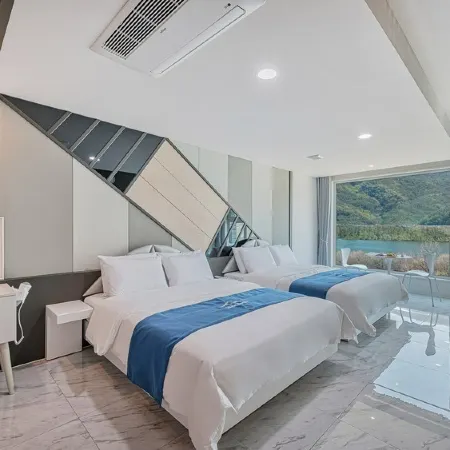 Chuncheon (Namiseom) River North Pool Villa