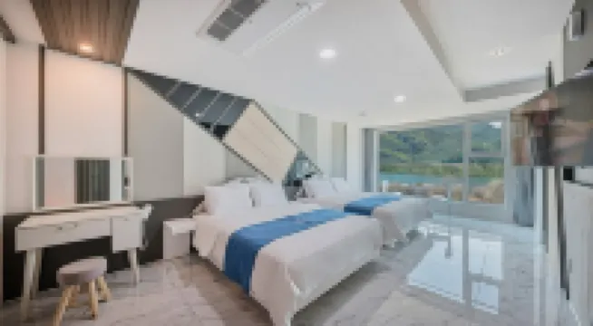 Chuncheon (Namiseom) River North Pool Villa