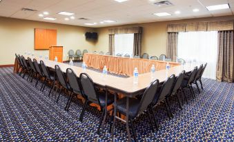 Holiday Inn Express & Suites Mount Airy