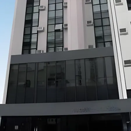 Roochelle Hotel by Nobile Отели рядом с достопримечательностью «Улица 24 часа»