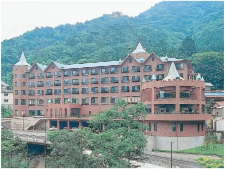 Hotel de Marronier Yunoyama-Onsen Отели рядом со станцией Yunoyama-Onsen Railway Station