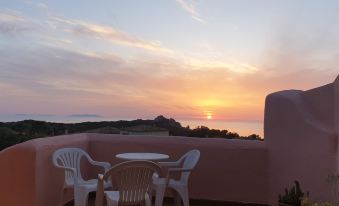 Seaview Cottage • Walk to Beach • Sunset Terrace