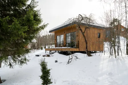 Lesnoy Voskhod Chalet Отели рядом с достопримечательностью «Старый дом»