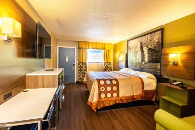 Super 8 by Wyndham Cincinnati/Springdale Oh Hotels in Springdale
