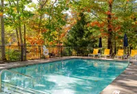 The Lodge on the Cove - piscina