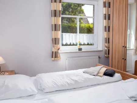 Osterriede Отели рядом с достопримечательностью «Luettje Kaiser, kleinste Waffel-Stube der Welt»