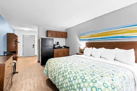 HomeTowne Studios by Red Roof & Conference Center Cortland Hotels in Cortland