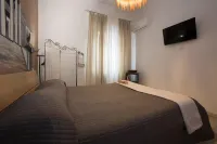 Emma's Rent Room - Andrea