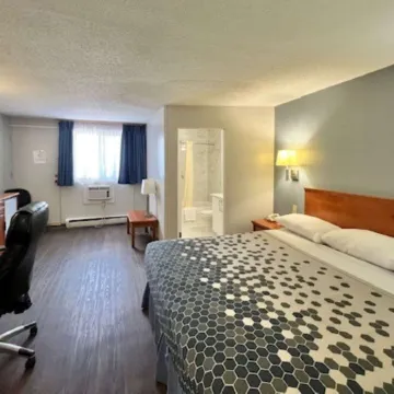 Econo Lodge Motel Village